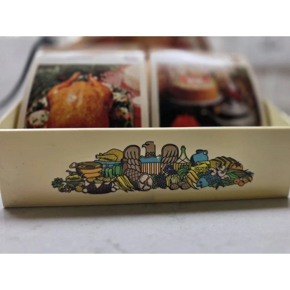 Vintage 1974 McCalls Great American Recipe Card Collection  Set w/case